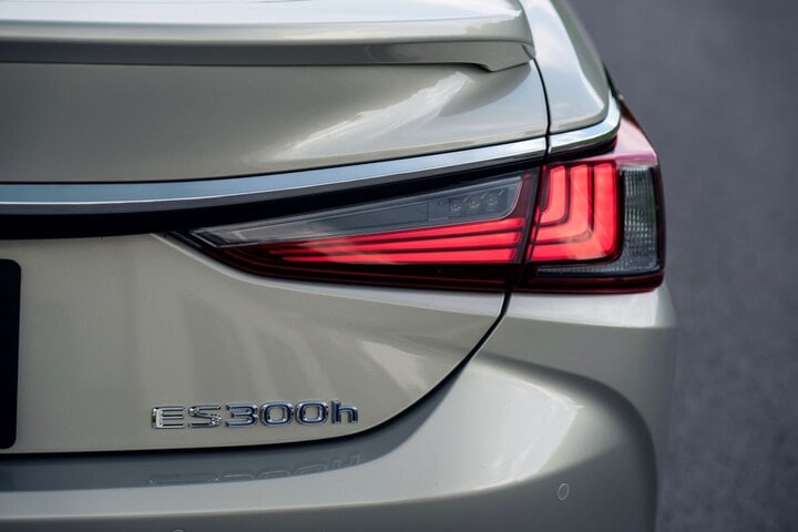 Lexus ES
