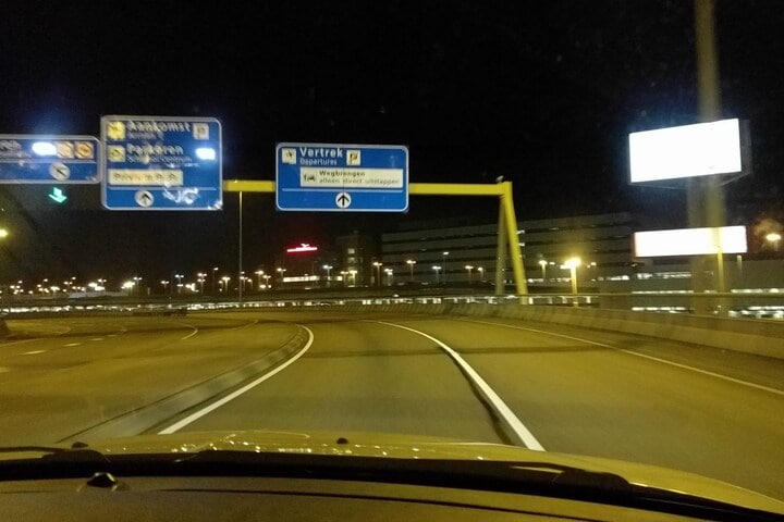 wegbrengen schiphol vertrekhal