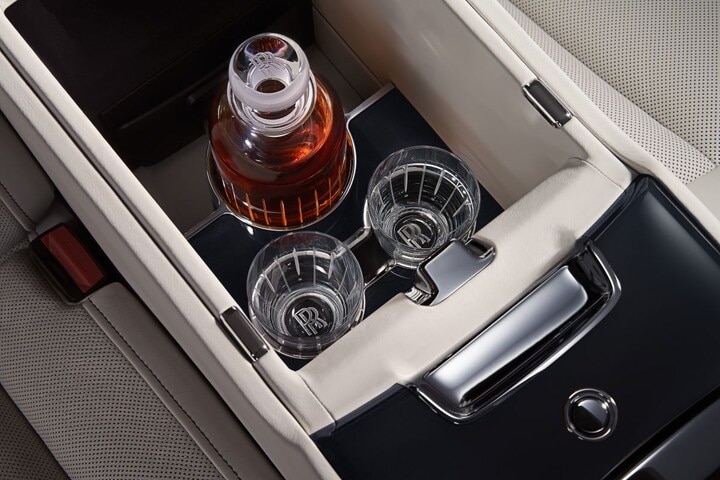 Rolls-Royce Phantom Privacy Suite
