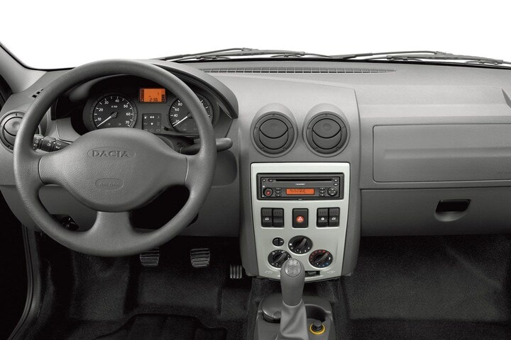 De Tweeling Dacia Logan Mahindra Verito Vibe