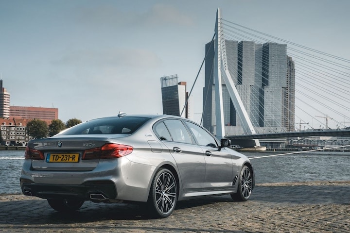 BMW 530e plug-in Rotterdam laden opladen EV plug L