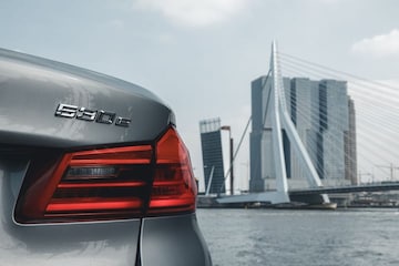 BMW 530e plug-in Rotterdam laden opladen EV plug L