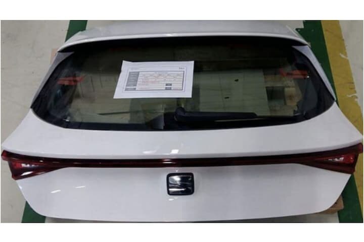 Seat Leon achterklep gelekt