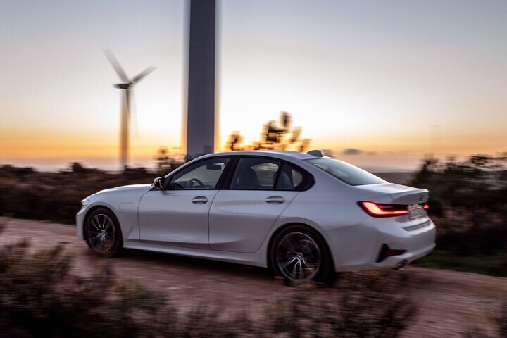 BMW 330e