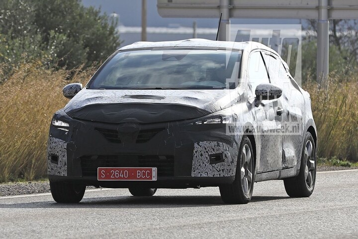 Renault Clio spyshots