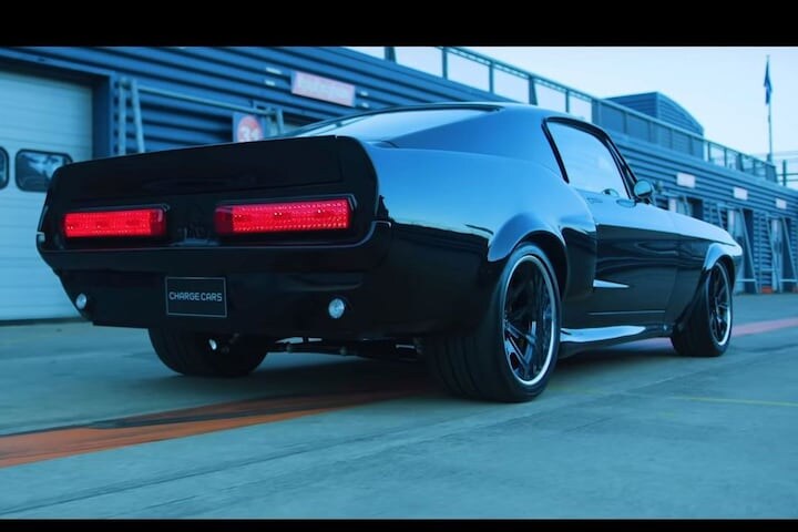 Charge elektrische Ford Mustang Fastback