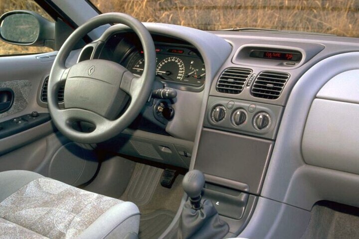 Facelift Friday: Renault Laguna I