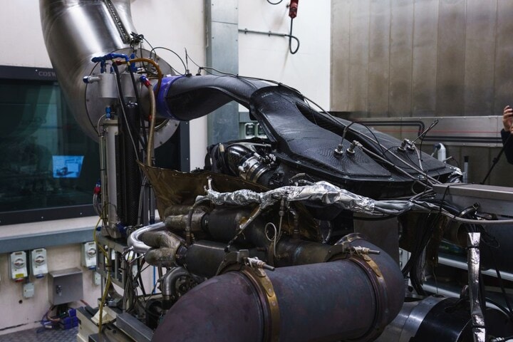 Aston Martin Valkyrie V12