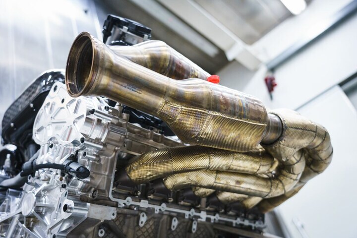 Aston Martin Valkyrie V12
