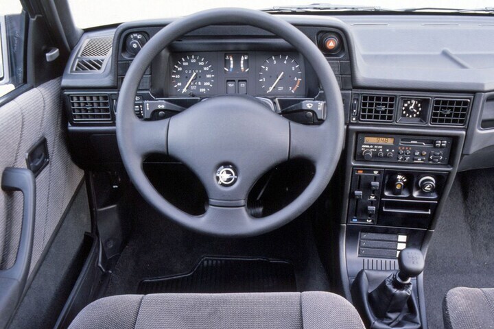 De Tweeling: Opel Kadett E Daewoo LeMans Pontiac C