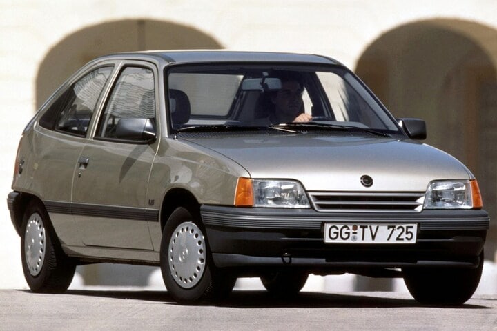 De Tweeling: Opel Kadett E Daewoo LeMans Pontiac C