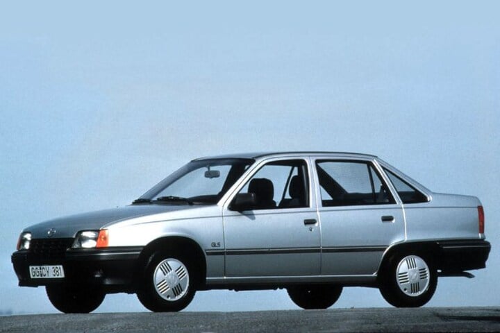 De Tweeling: Opel Kadett E Daewoo LeMans Pontiac C