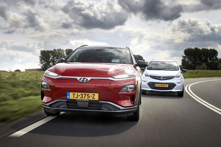 Hyundai Kona Opel Ampera elektrisch rijden pluggen