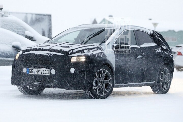 Kia XCeed spyshots