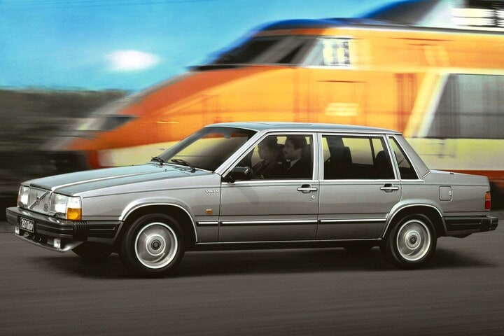 Facelift Friday: Volvo 760