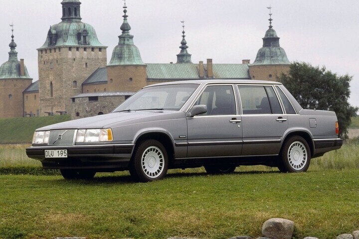 Facelift Friday: Volvo 760