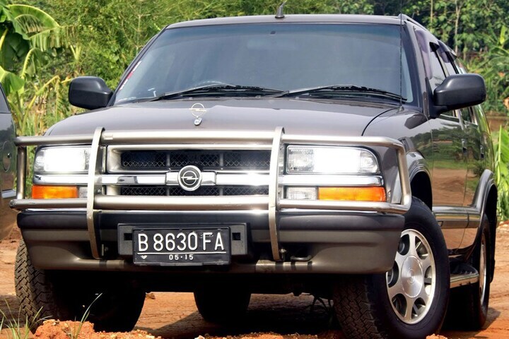 Chevrolet Blazer Opel GMC Jimmy Oldsmobile Bravada