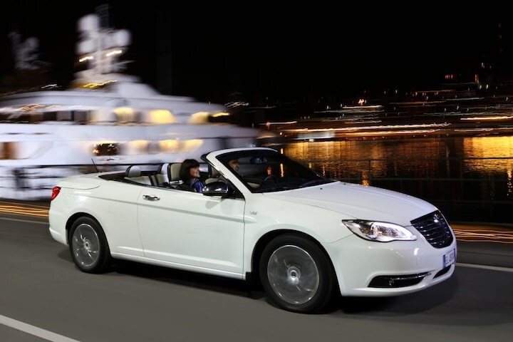 De Tweeling: Lancia Flavia -  Chrysler 200 Convert