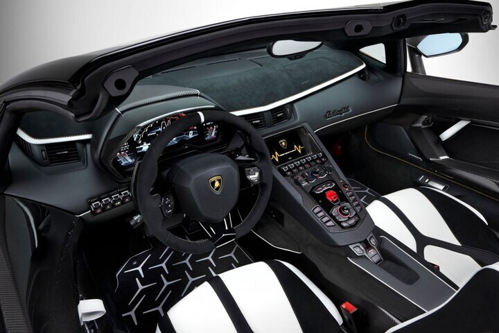 Lamborghini Aventador SVJ Roadster