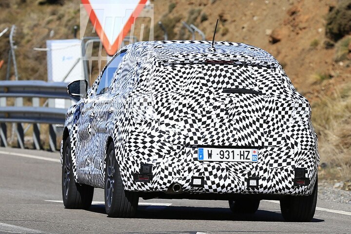 Renault Captur spyshots