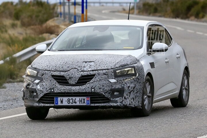 Renault Mégane facelift spyshots
