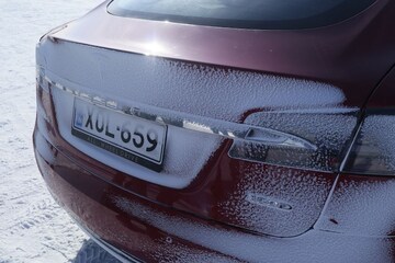 Tesla sneeuw
