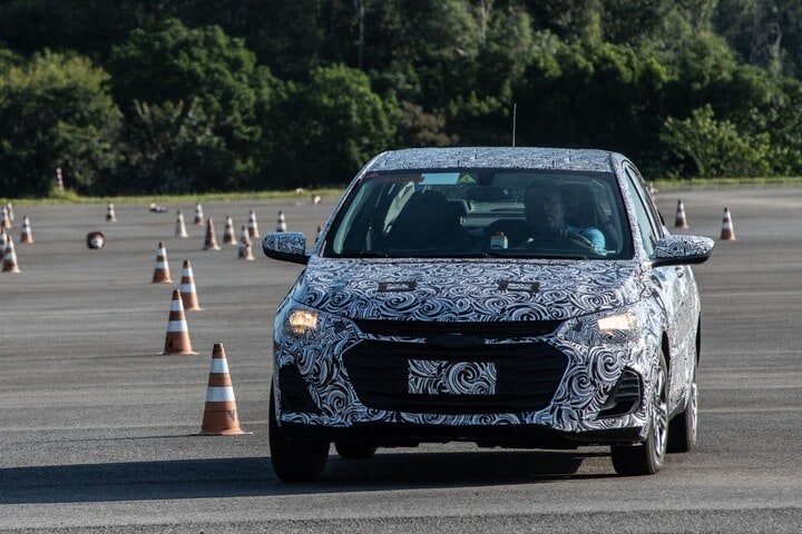 Chevrolet Onix Sedan Brazilië teaser