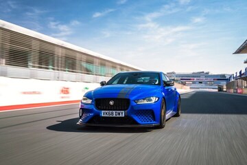 Jaguar XE Project 8 ronderecord GP Autodrome Dubai