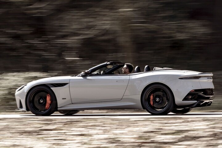 Aston Martin DBS Superleggera Volante