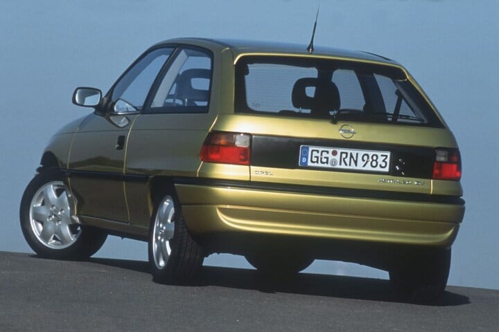 Facelift Friday: Opel Astra F