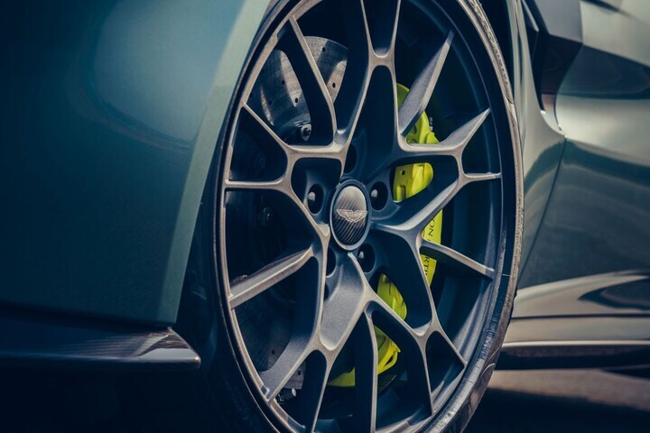 Aston Martin AMR Pro handbak