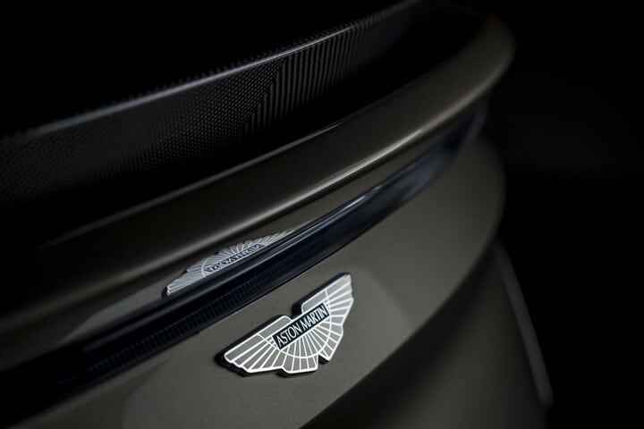 Aston Martin DBS Superleggera OHMSS Edition