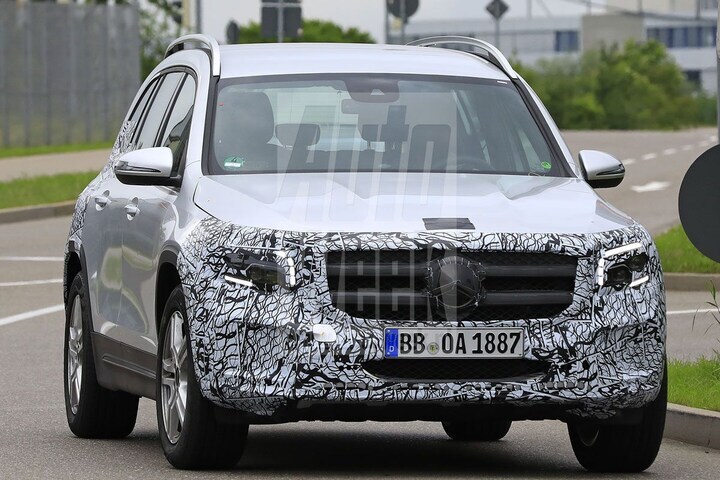 Mercedes-Benz GLB spyshots