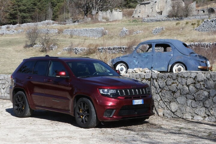 Renault Dauphine Jeep Grand Cherokee
