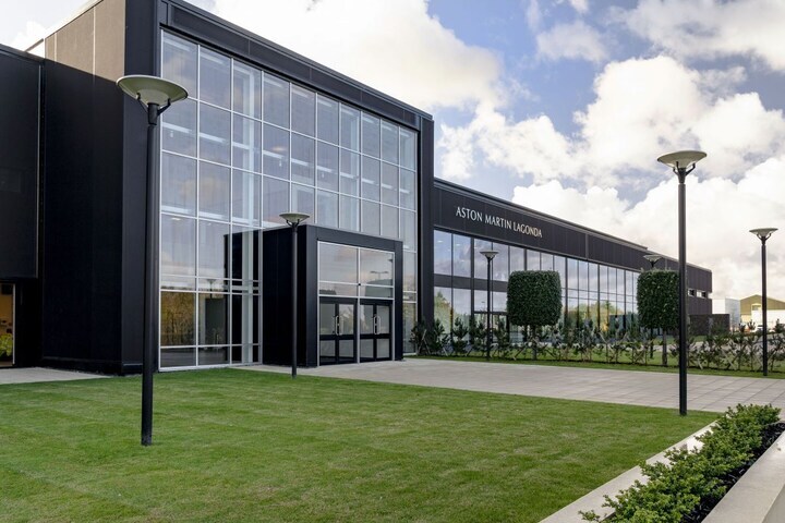 Aston Martin DBX Wales St. Athan
