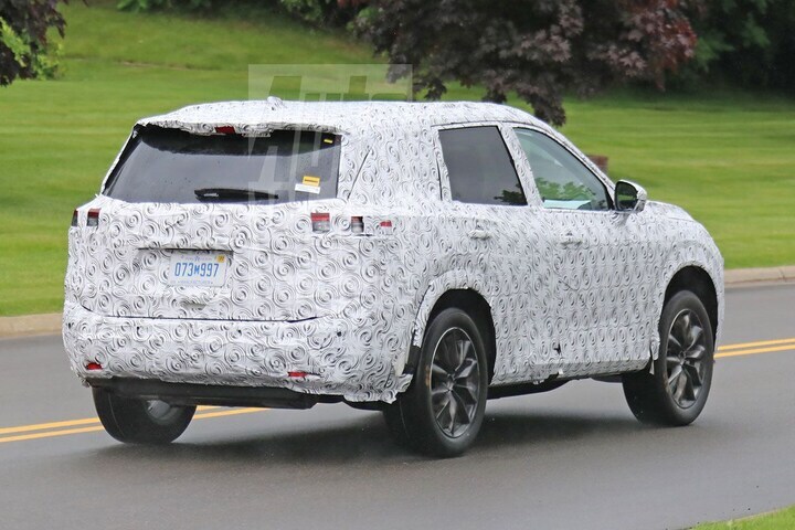 Nissan X-Trail Rogue spyshots