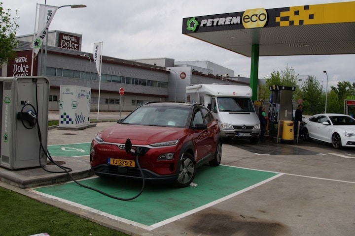 Honda Kona Electric EV Elektrisch stekkeren vakantie laden