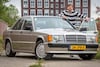 Blits bezit jongeren twintiger Mercedes-Benz 190