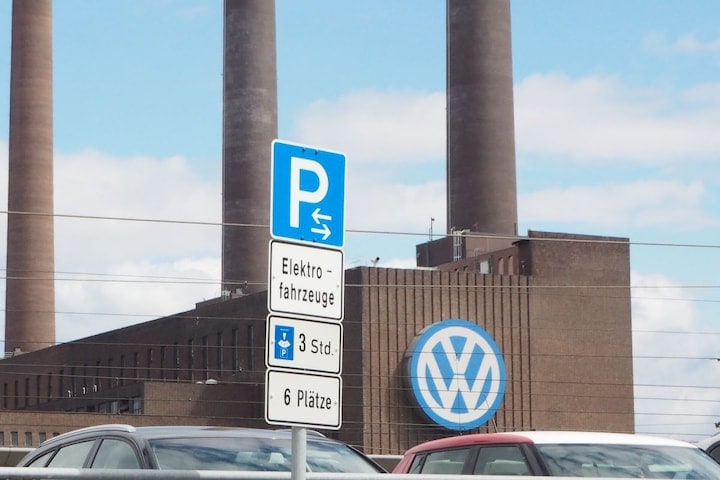 Volkswagen elektrisch EV laadplek Wolfsburg Duitsl