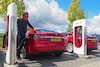 Tesla Model S laden laadpaal 
