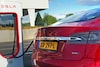 Tesla Model S laden laadpaal 