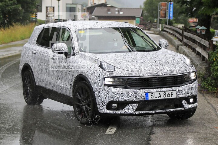 Lynk & Co 01 LWB