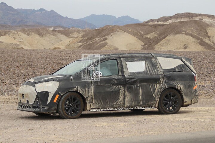 Toyota Sienna spyshots
