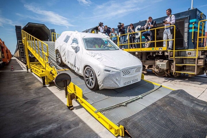 Volvo XC60 uit China in Gent trein
