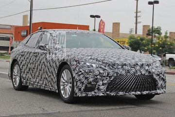 Lexus LS spyshots