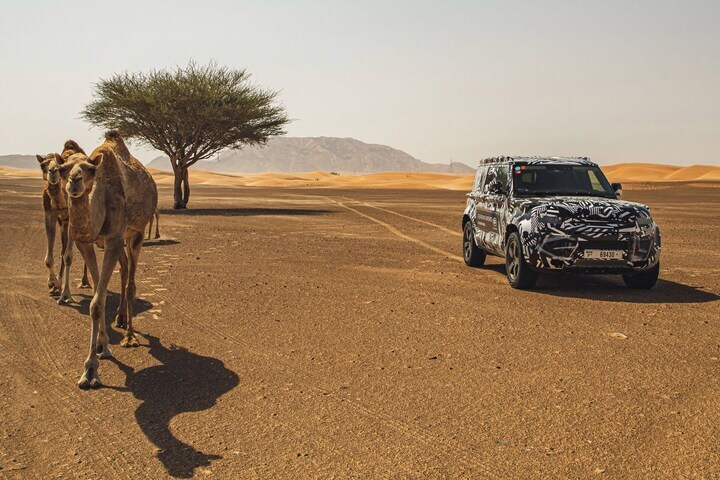 Land Rover Defender Rode Kruis IFRC