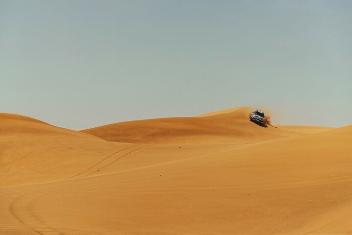Land Rover Defender Rode Kruis IFRC