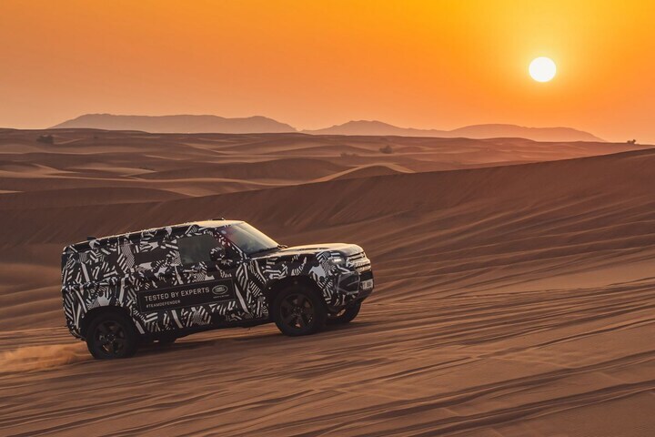 Land Rover Defender Rode Kruis IFRC