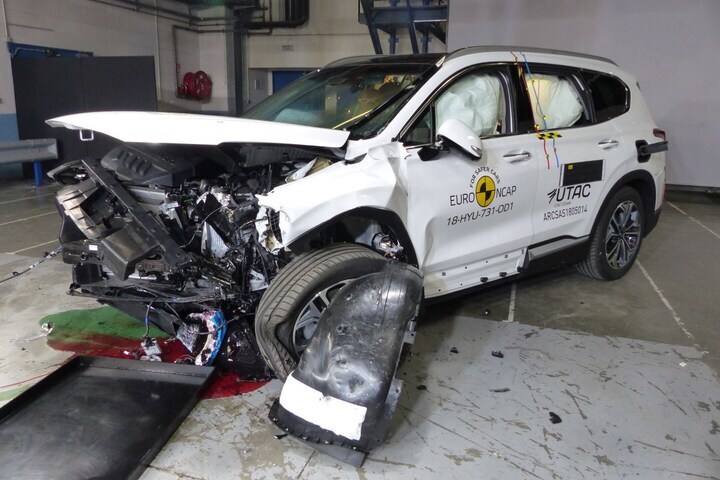 Hyundai Santa Fe airbag crashtest