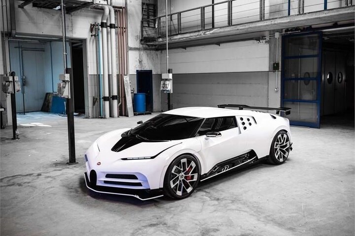 Bugatti Centodieci gelekt